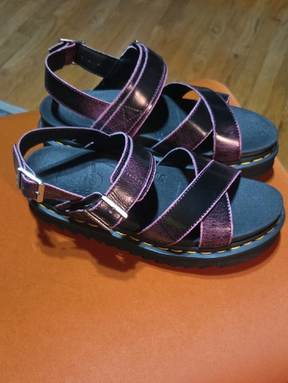 Dr. Martens Voss II Two Tone Vegan Rub Off Sandals - Black/Pink